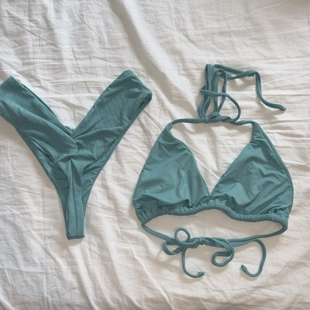 Teal dippin daisys bikini - size L - Picture 3 of 4